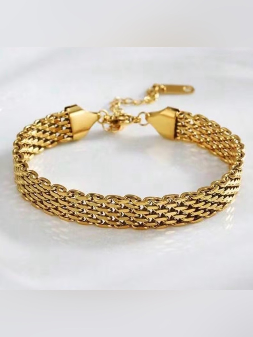 Luxe Weave Bracelet – 18K Gold Plated Stainless Steel Bracelet